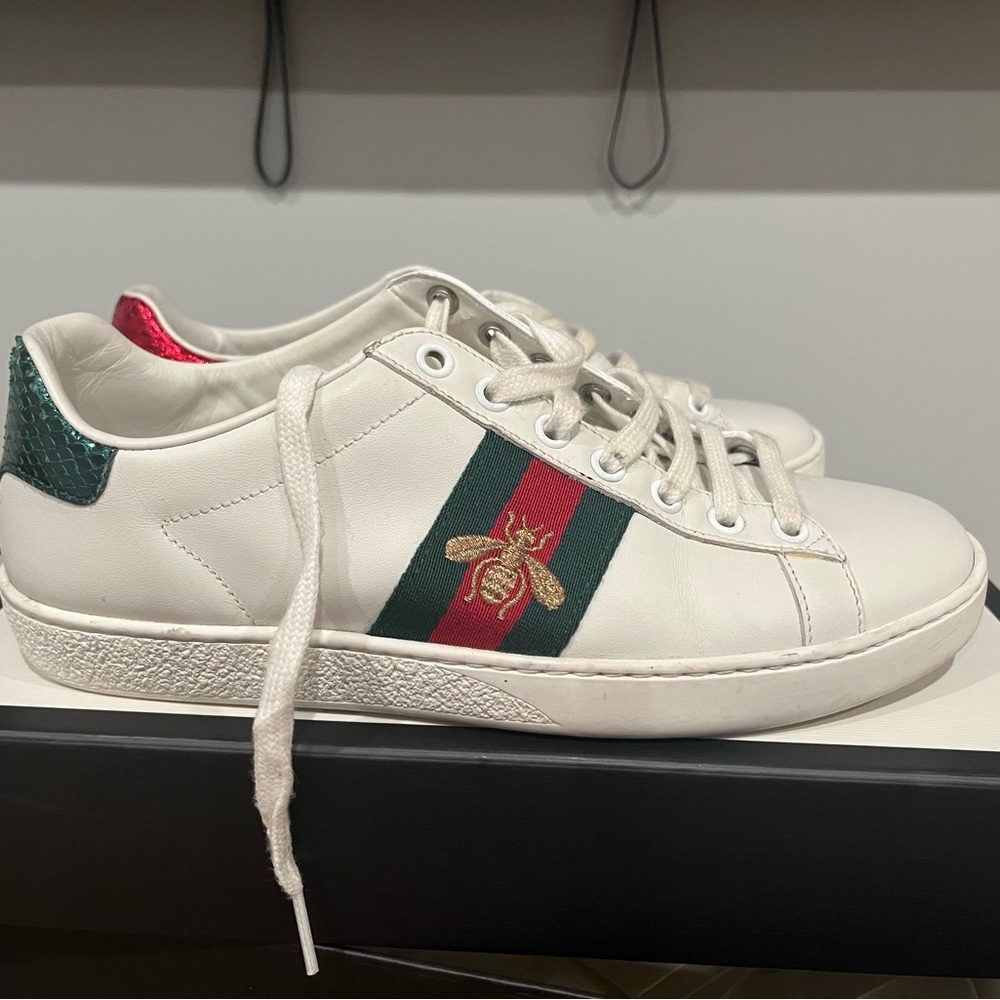 GUCCI WOMEN'S ACE SNEAKER WITH BEE - Picture 2 of 5